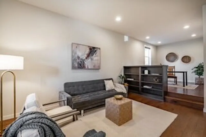4 bed, 3.5 bath, 3834 sqft, $4,400 — Photo 4