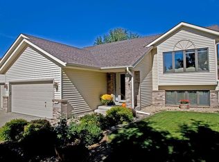 965 Wildflower Ct, Eagan, MN 55123