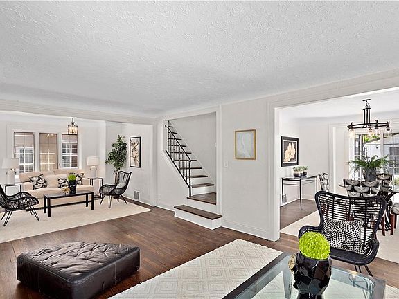 2nd image of 18118 Lomond Blvd