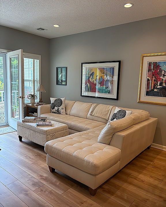 2nd image of 215 Clubhouse Cir #215