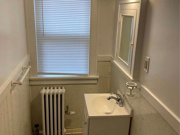 5th image of 119 W 33rd St #110