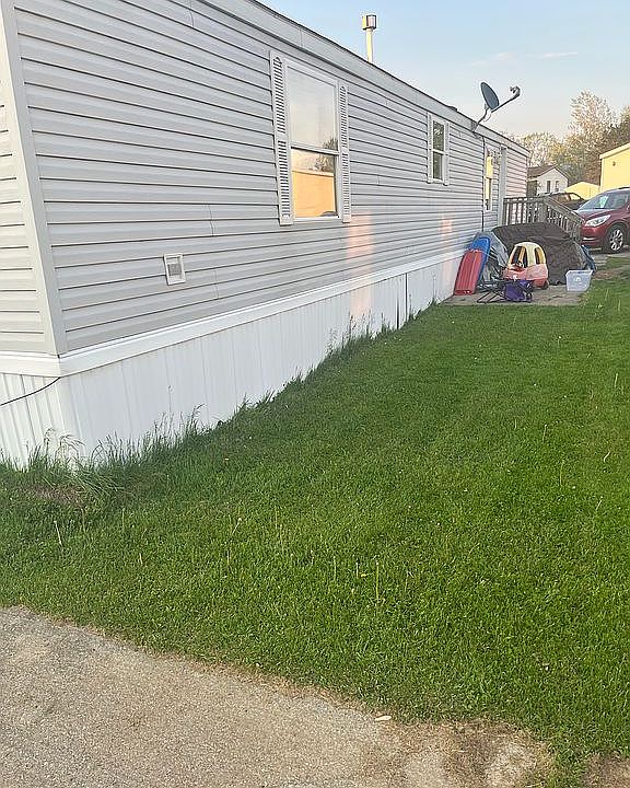 1st image of 24 Pine Dr W
