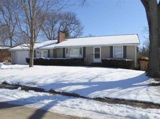 1222 Blackhawk Dr, Dubuque, IA 52003