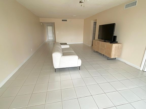 5th image of 3000 NE 48th Ct APT 102