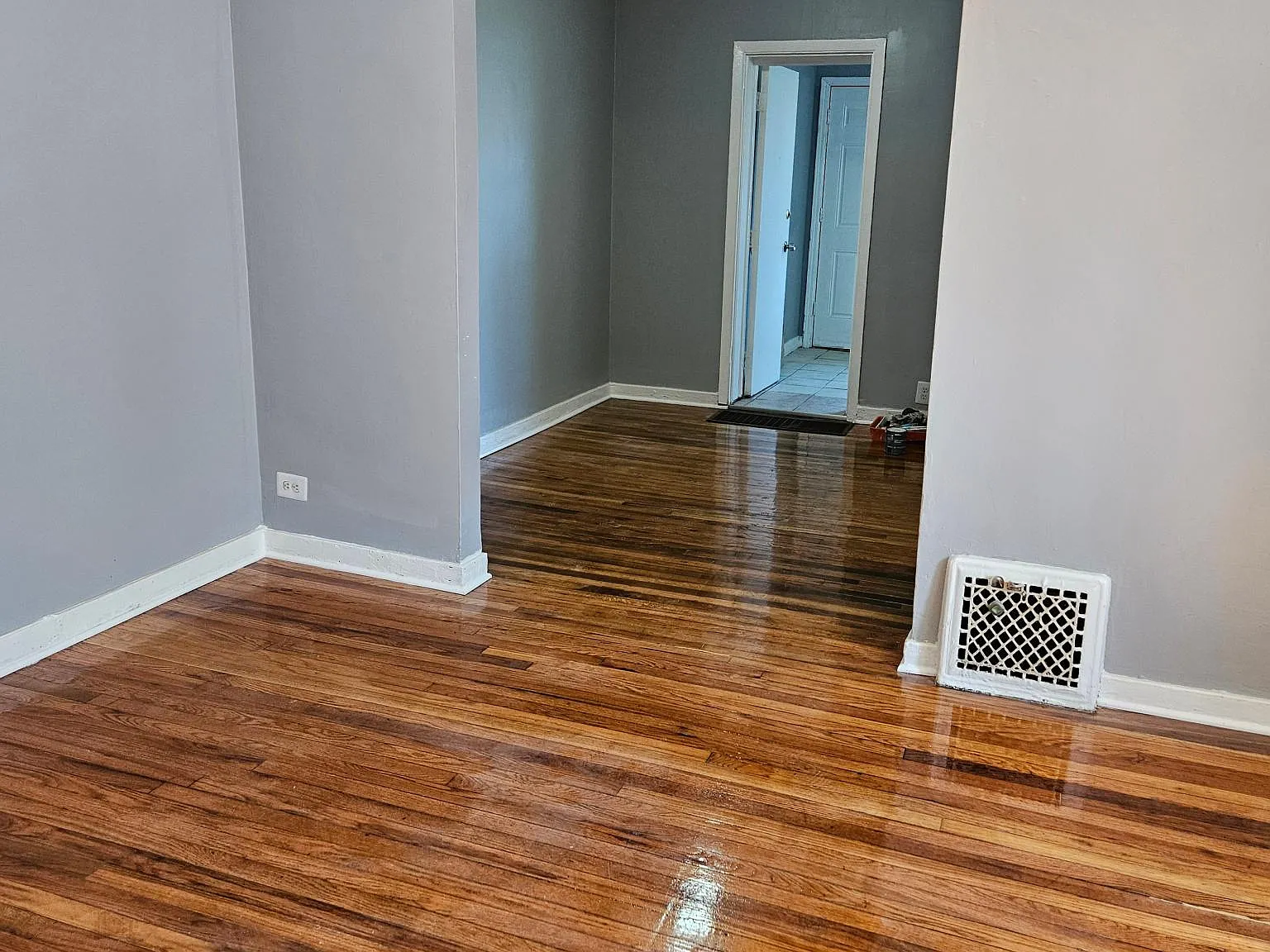 3 bed, 1300 sqft, $1,800 — Photo 3