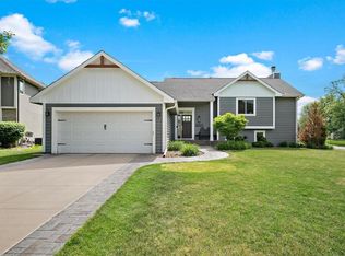 18502 Schroeder Pl, Eden Prairie, MN 55346