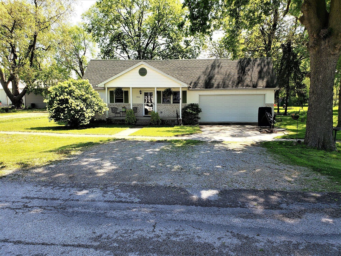 402 S Main Ave, Minier, IL 61759 Zillow