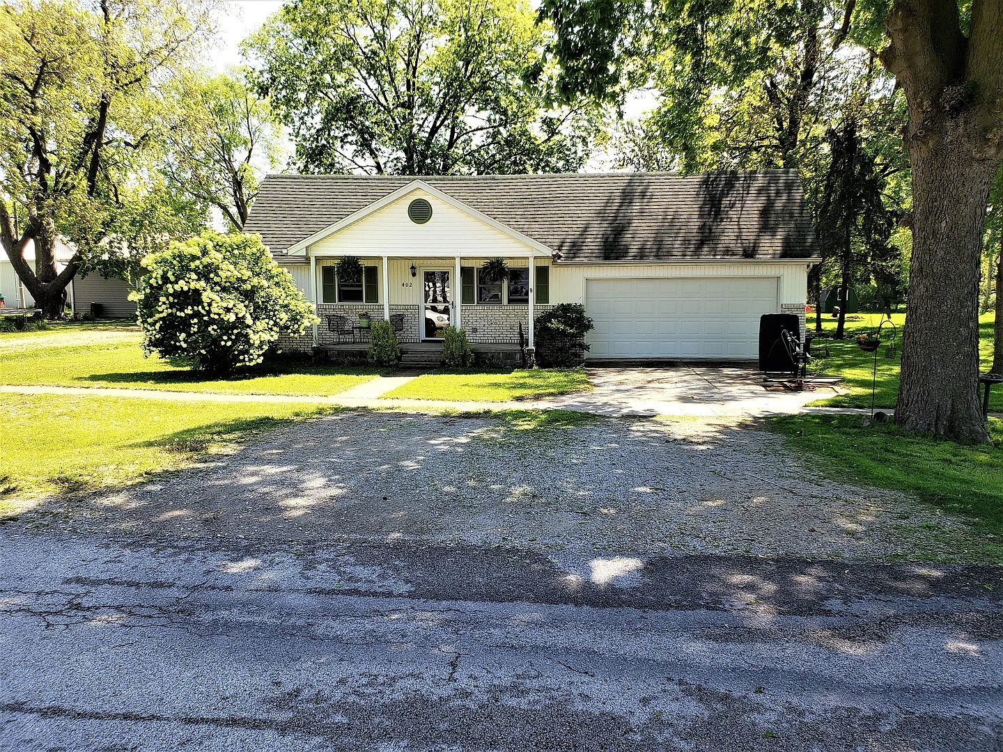 402 S Main Ave photo 1