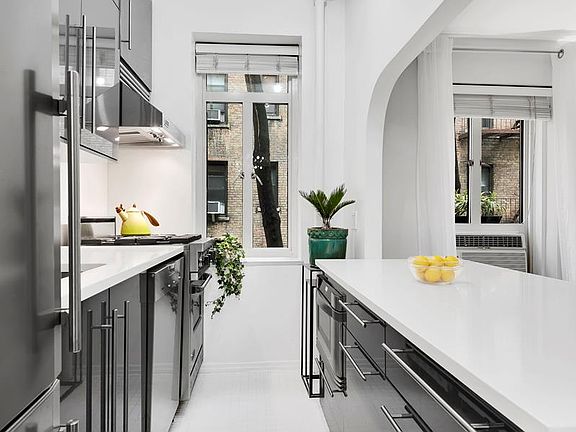 3rd image of 147 W 20th St #2K