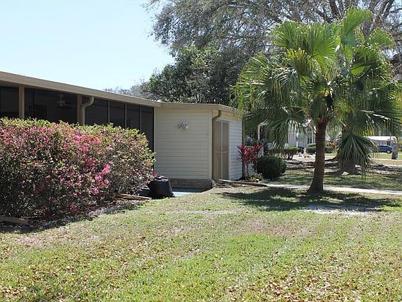 3rd image of 704 Robin Ln