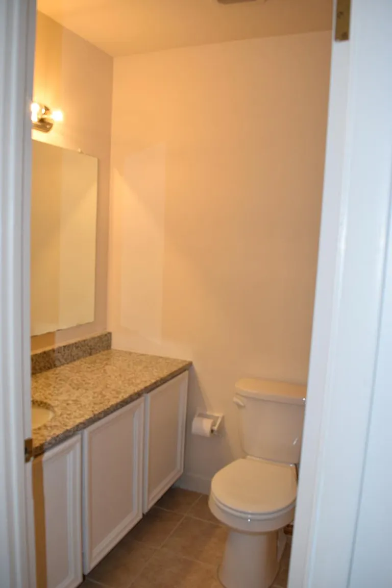 178 Eaton Ct photo 1