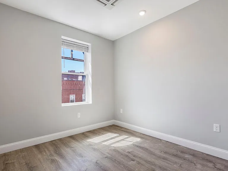 276-282 Hanover St #11 — Photo 7