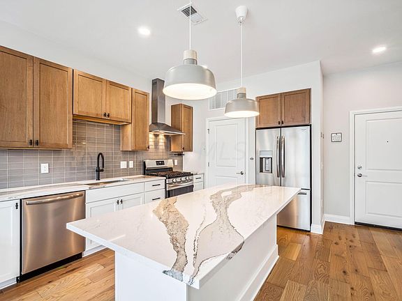 3rd image of 6633 Dale Dr Unit 221