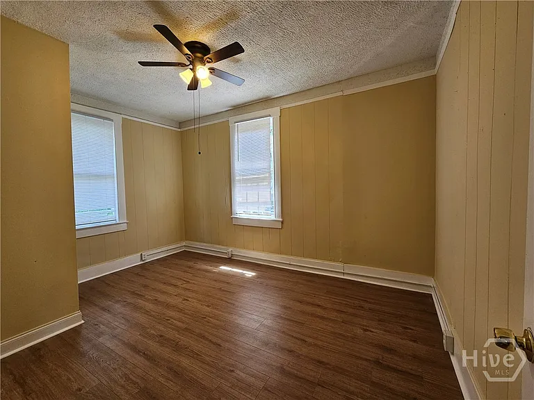714 W 38th St — Photo 35