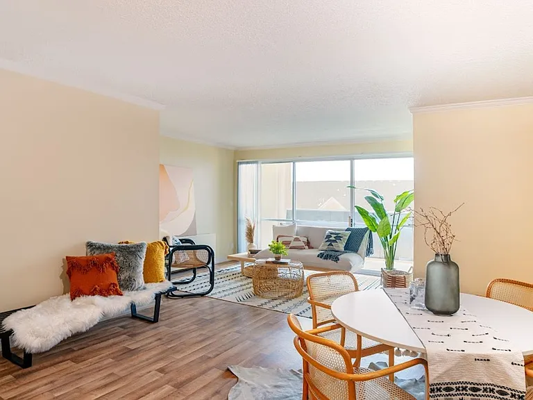 Irving Heights Apartments — Photo 62