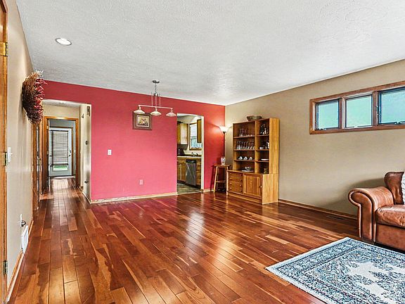 4th image of 416 Dawnlee Ave