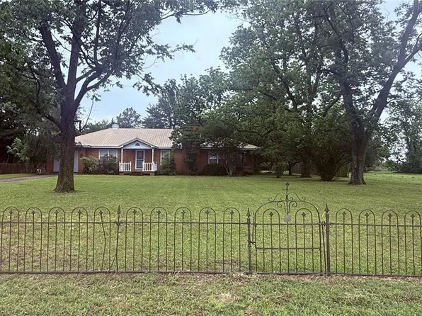 1332 1st St, Kennett, MO 63857