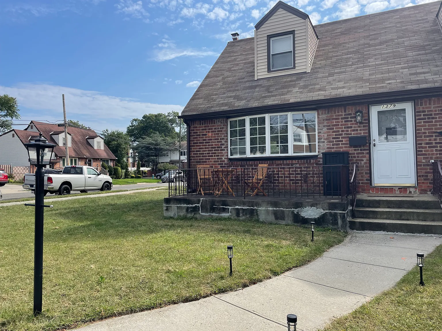2 bed, 1000 sqft, $3,499 — Photo 2