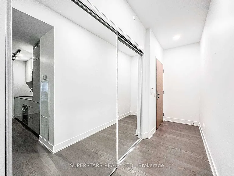 7 Grenville St #911 — Photo 6