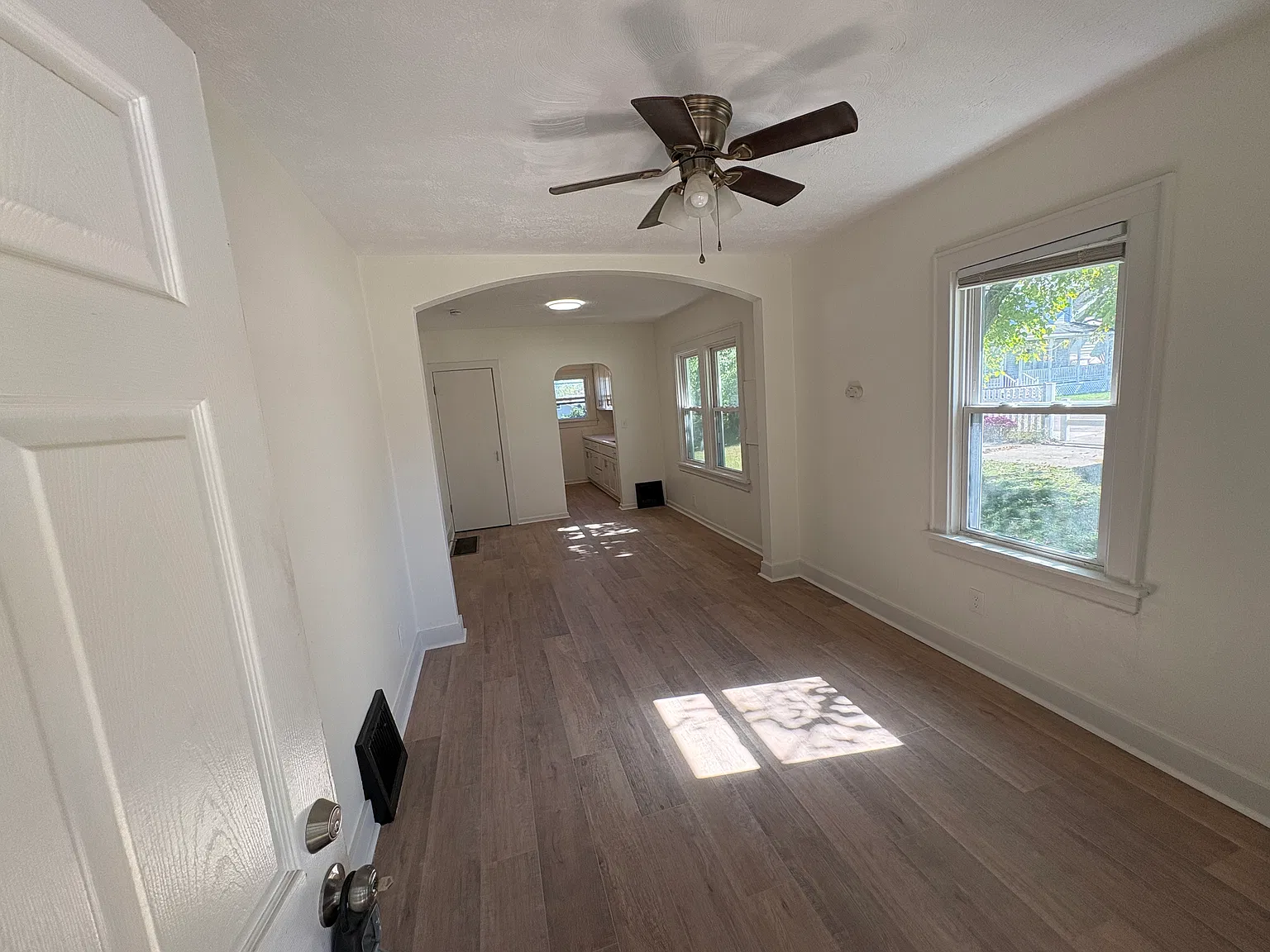 2 bed, 760 sqft, $1,225 — Photo 3