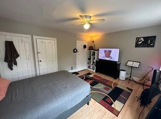 250 S 44th St #2F, Philadelphia, PA 19104