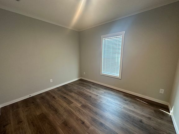 3rd image of 3300 Killingsworth Ln #54-054