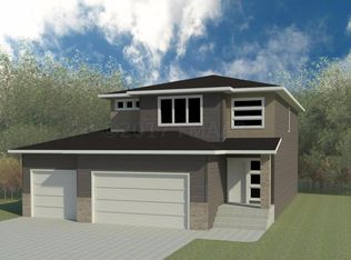 102 6th St E, Horace, ND 58047