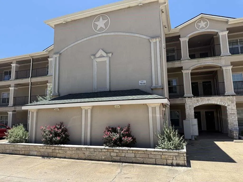 2 bed, 2.0 bath, 1188 sqft, $1,895 — Photo 1