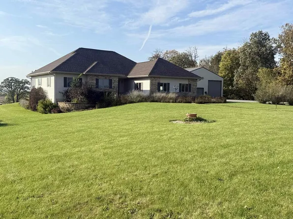1949 Middle Calmar Rd, Decorah, IA 52101