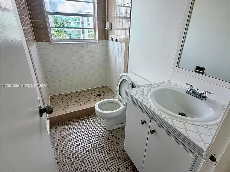 2001 Bay Dr #401 — Photo 6