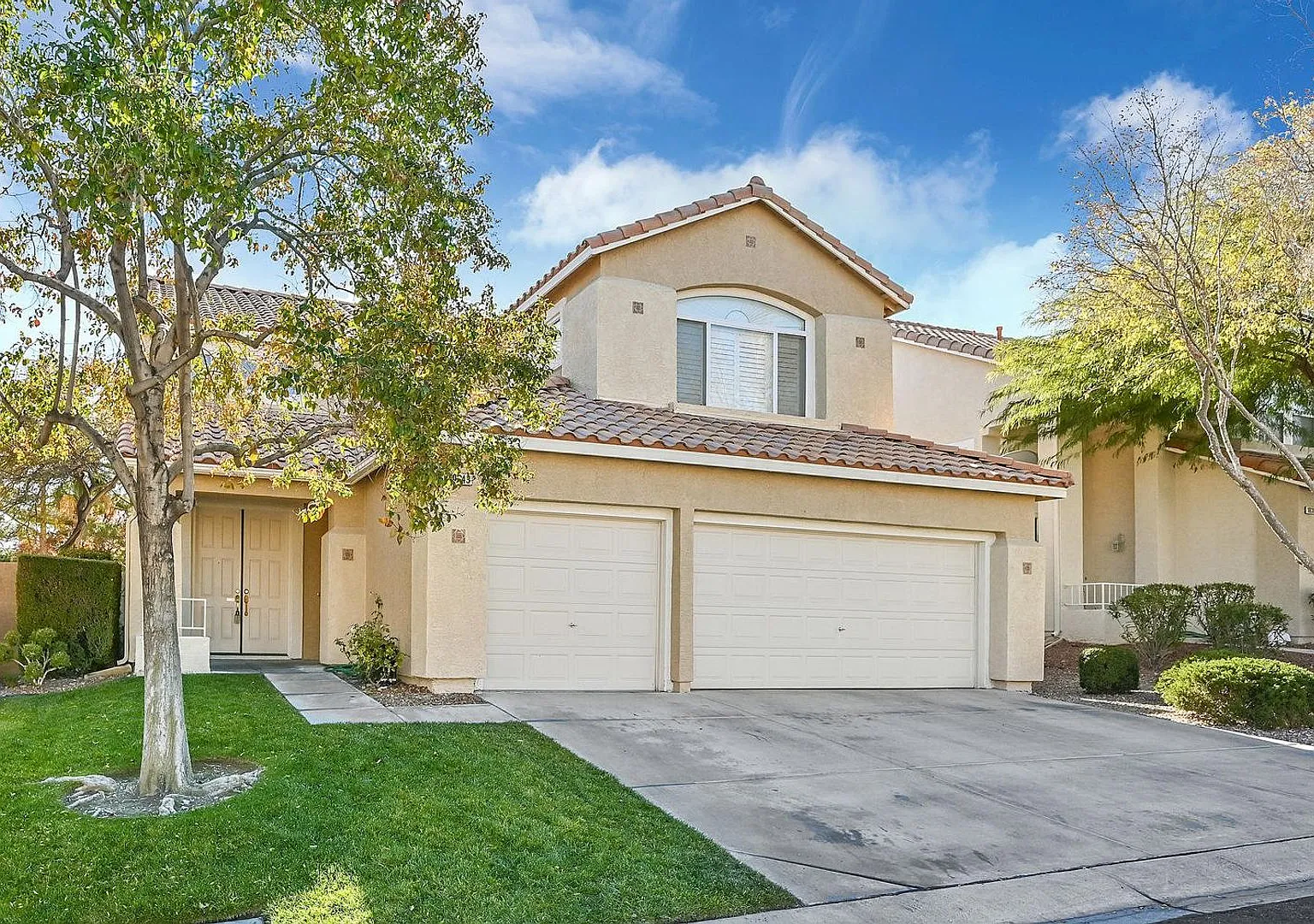 Beautiful Summerlin Home with Stylish Upgrades! — Photo 1