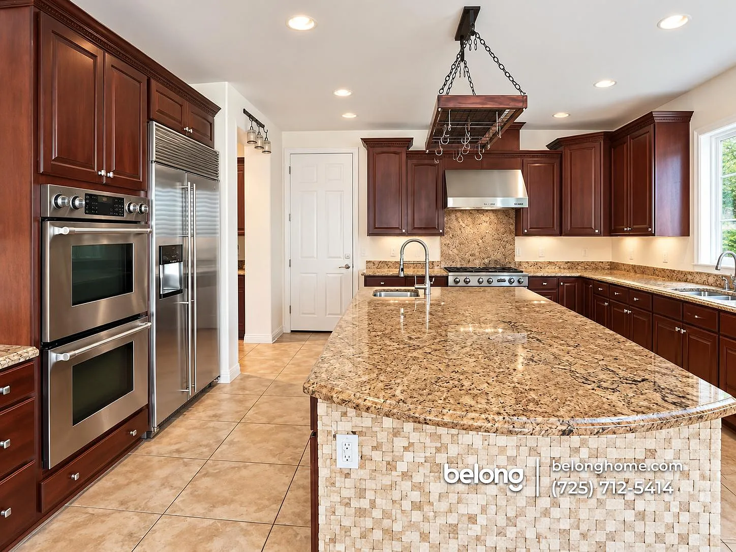 4 bed, 3.5 bath, 4608 sqft, $5,895 — Photo 2