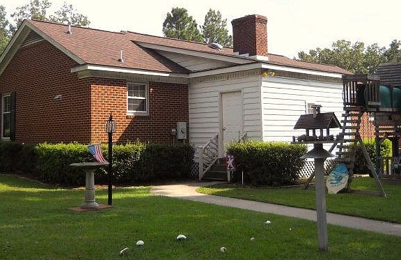 4th image of 301 Williams St