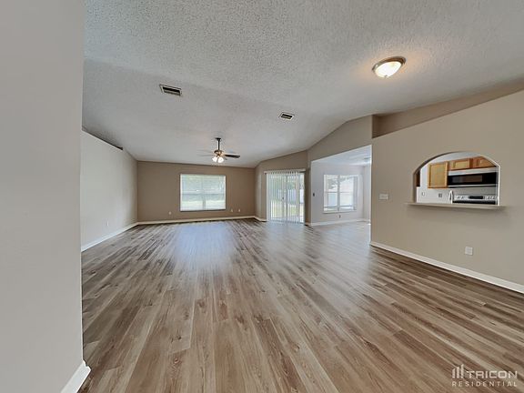 5th image of 17 Rosepetal Ln
