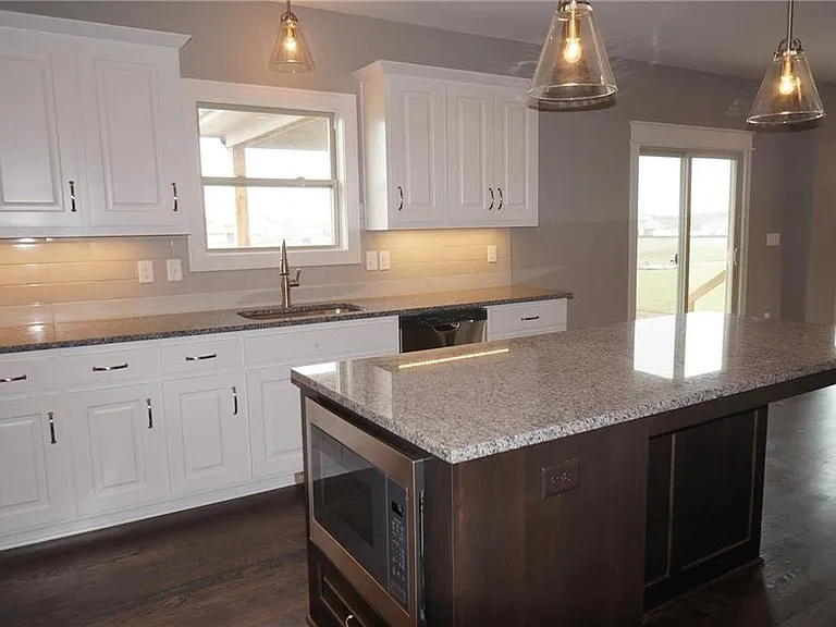 1820 SW Blackstone Pl — Photo 9
