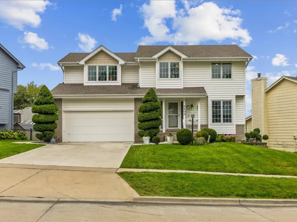 5905 Applewood Dr, West Des Moines, IA 50266