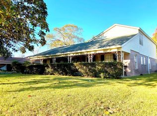 3200 Woodlawn Dr, Groves, TX 77619