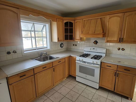 2nd image of 1052 Bell Ct