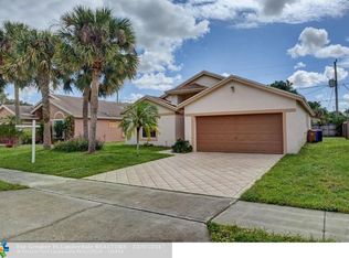 3220 SW 2nd Ct, Deerfield Beach, FL 33442