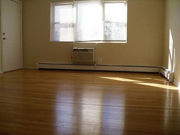 5th image of 1711 W Estes Ave APT 1N