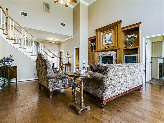 3rd image of 3303 Sunset Ln