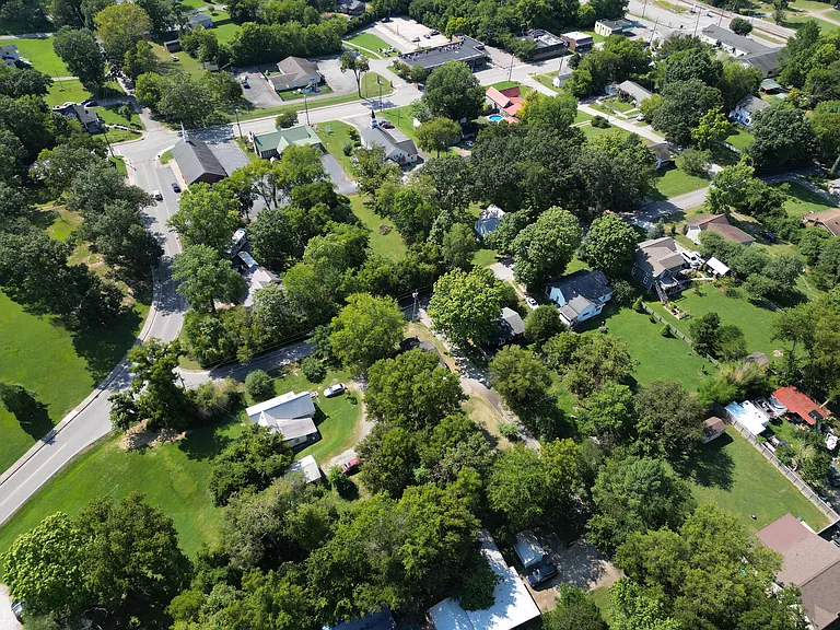 320 Oak St — Photo 29
