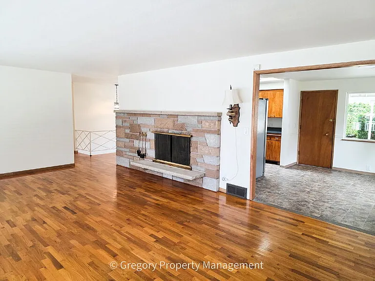 4908 Dogwood Dr — Photo 5