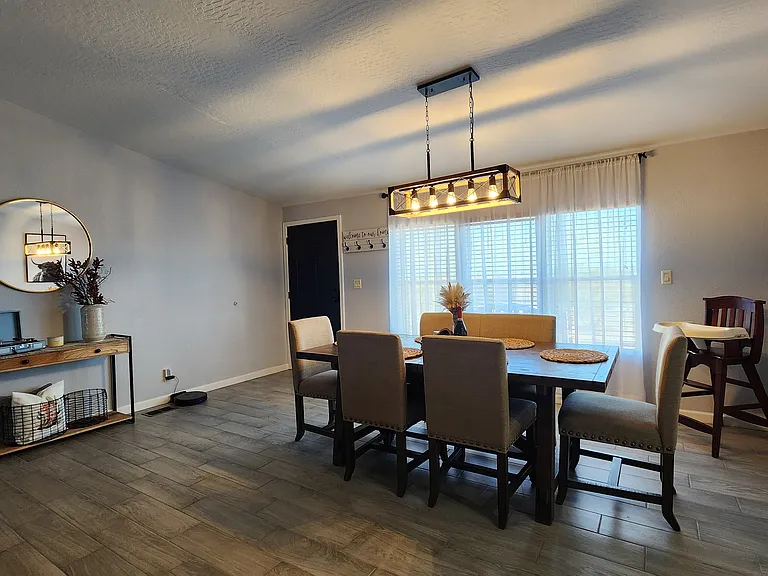 9647 S 30th Dr — Photo 3