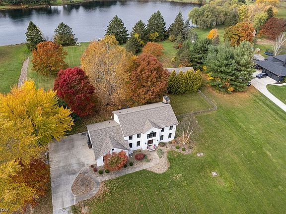 4th image of 9190 Fox Hollow Dr