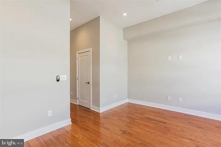 146 W Wildey St — Photo 11
