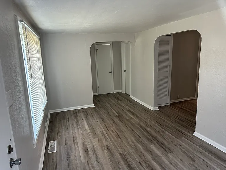 1165 S Drexel Ave — Photo 3