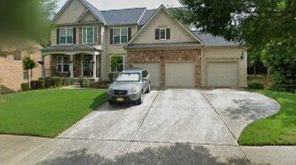 3car garage/5spaces on drive