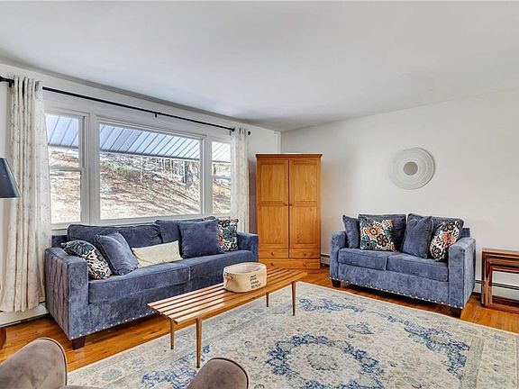 4th image of 26 General Macarthur Dr