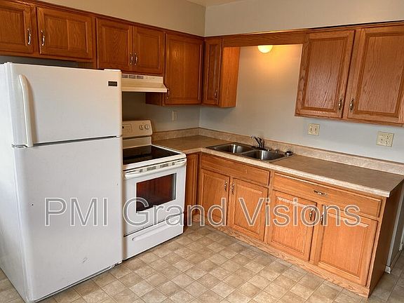 3rd image of 1622 University Dr
